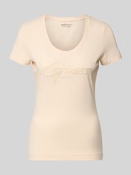 T-shirt z dekoltem w kształcie U model 'SCRIPT' od GUESS - 42