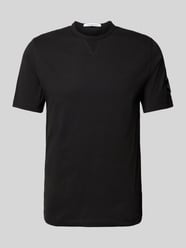 T-Shirt mit Label-Badge von Calvin Klein Jeans Schwarz - 41