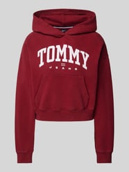 Korte hoodie met labelprint, model 'VARSITY' van Tommy Jeans Bordeaux - 2