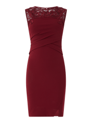 Cocktailkleid aus Krepp mit Spitze von Lipsy Bordeaux - 15