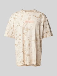 T-Shirt mit Label-Print Modell 'MUSCARI' von GUESS Activewear Beige - 33