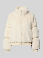 Kurtka z futerkiem typu teddy i prążkowanymi wykończeniami od GUESS - 3