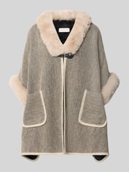 Relaxed Fit Poncho mit Kunstfell von Apricot Beige - 45