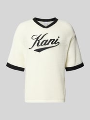 T-Shirt in Häkel-Optik mit V-Ausschnitt von Karl Kani - 1