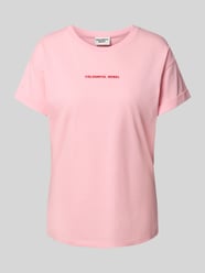 T-Shirt mit Label-Print von Colourful Rebel Pink - 16