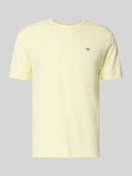 T-shirt o kroju regular fit z wyhaftowanym logo od GANT - 21