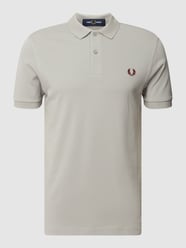 Koszulka polo z wyhaftowanym logo model ‘PLAIN’ od Fred Perry Szary - 6