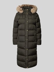 Płaszcz pikowany z kapturem i kieszeniami zapinanymi na zamek błyskawiczny od Lauren Ralph Lauren - 42