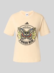T-shirt met motiefprint en ronde hals van adidas Sportswear Beige - 48