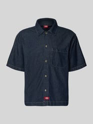 Koszula jeansowa o kroju relaxed fit z brustaszą od Dickies - 1