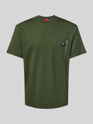 T-shirt z kieszenią zapinaną na zamek błyskawiczny model ‘Dargentee’ od HUGO - 8