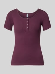 t-shirt o kroju slim fit z mieszanka bawełny model 'KITTE' od PIECES - 41