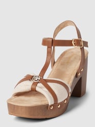 Sandały z detalem z logo model ‘Clog’ od Tom Tailor Beżowy - 12