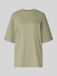 Oversize’owy T-shirt z nadrukiem z przesłaniem od REVIEW - 25