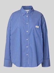 Relaxed Fit Hemdbluse mit Logo-Patch Modell 'Hailey' von OH APRIL - 26