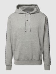 Hoodie mit Galonstreifen und Label-Print von Nike - 30