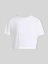 Cropped Fit Sport-T-Shirt mit Logo-Prägungen von adidas Training - 35