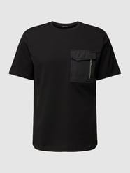 T-shirt z kieszenią na piersi i detalem z logo od Antony Morato Czarny - 46