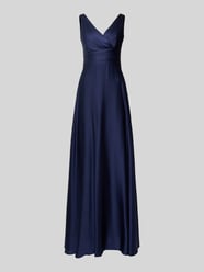 Sukienka maxi z satyny z dekoltem w serek i drapowaniami od TROYDEN COLLECTION - 37