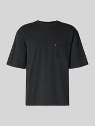 T-Shirt mit Brusttasche und Label-Detail von Levi's® - 3