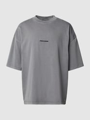 Boxy Fit T-Shirt mit Label-Stitching von Pegador Grau - 48