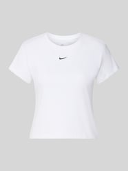 Cropped T-Shirt in Ripp-Optik mit Logo von Nike - 28