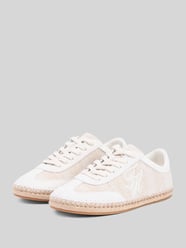 Sneakersy z wyhaftowanym logo od Tommy Hilfiger - 11