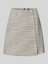 Eng anliegender Mini-Rock mit doppelreihiger Knopfleiste Modell 'RALINEA' von HUGO - 6