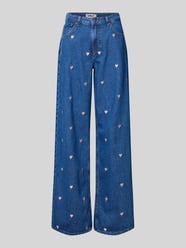 Jeansy o kroju loose fit z szerokimi nogawkami z czystej bawełny model 'VEGA' od ONLY - 35