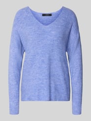 Sweter z dzianiny o kroju regular fit z dekoltem w serek model ‘CREWLEFILE’ od Vero Moda - 23