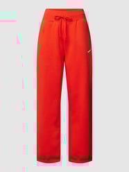 Spodnie dresowe z wyhaftowanym logo od Nike Czerwony - 14