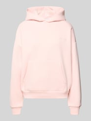 Bluza z kapturem z nadrukiem z logo i kieszenią kangurka od REVIEW Fuksjowy - 24