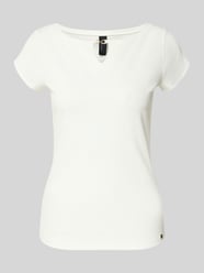 t-shirt z wycięciem od Marc Cain - 40
