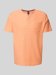 T-shirt z kieszenią na piersi i wyhaftowanym logo model ‘SERAFINO’ od Lerros - 24