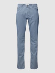 Jeansy z 5 kieszeniami model ‘Chuck’ od Brax Niebieski - 46