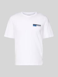 T-shirt z nadrukiem z logo model ‘CORP’ od JACK & JONES - 4