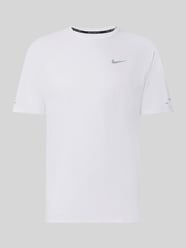 męski t-shirt o kroju regular fit ze sportu z elementami odblaskowymi od Nike Training - 25