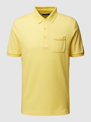 Koszulka polo z paskami w kontrastowym kolorze od HECHTER PARIS Żółty - 47