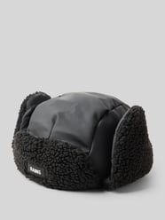 Mütze mit Futter aus Teddyfell Modell 'Fleece Trapper' von RAINS - 48