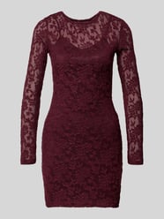 Getailleerde mini-jurk met kantdetail, model 'BLAISE' van Only Bordeaux - 27