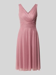 Knielanges Cocktailkleid mit V-Ausschnitt von TROYDEN COLLECTION Pink - 38