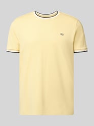 t-shirt z paskami w kontrastowym kolorze i okrągłym dekoltem od Christian Berg Men - 21