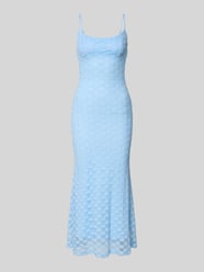 Sukienka midi o kroju slim fit z kwiatowym obszyciem z koronki na całej powierzchni od Bardot - 27