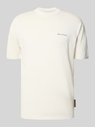 krój regular fit t-shirt z czystej bawełny Marc O'Polo × DFB Travel kolekcja od Marc O'Polo - 46