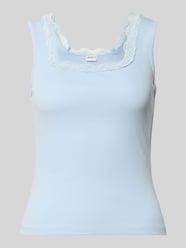 Top o kroju regular fit z obszyciem koronką od Jake*s Casual - 3
