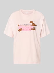 T-shirt z czystej bawełny, krój regular fit, model 'VIVVI' od ONLY Fuksjowy - 29