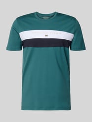T-shirt o kroju regular fit z okrągłym dekoltem od Christian Berg Men - 24