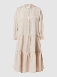 Kleid im Stufen-Look Modell 'Fame Ditsy' von Neo Noir Beige - 40