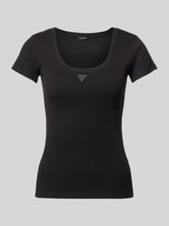 T-shirt w kroju slim fit z aplikacją logo od GUESS - 28
