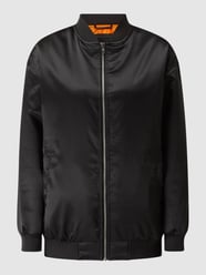 Oversized Bomber aus Satin - wattiert von URBAN CLASSICS Grau / Schwarz - 24